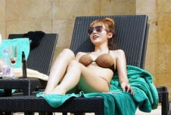 洪真英资料,音乐才女的多面人生与艺术成就